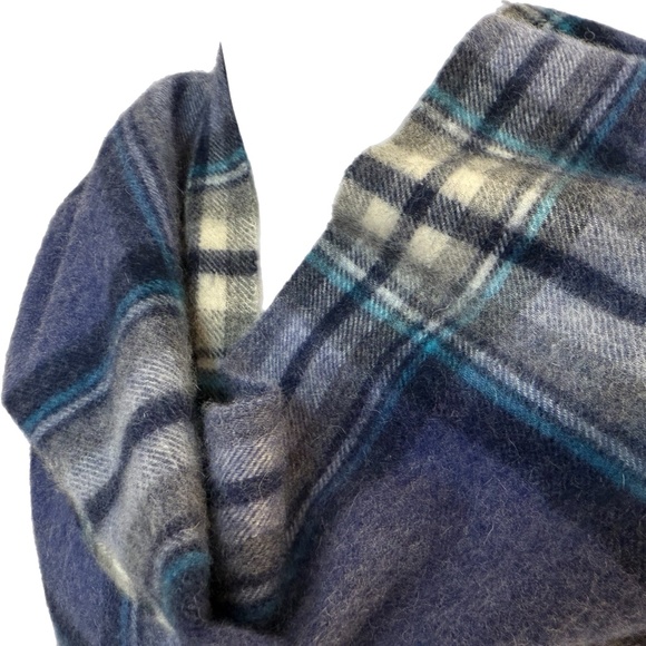 House of Scotland 100% Lambswool Tartan Scarf 🇬🇧 – Blue, Grey & Black Plaid - Picture 5 of 8